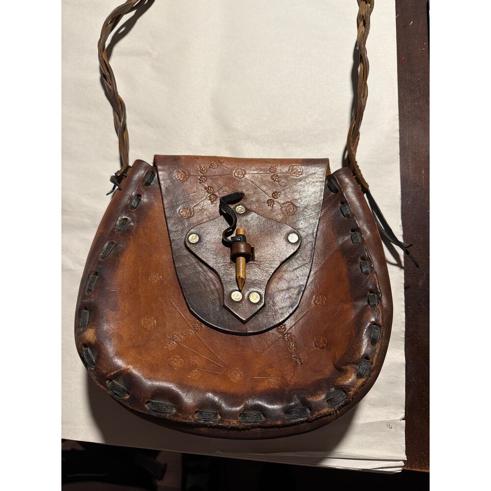 Hand Crafted Beautiful Leather Purse - Picture 2 of 6